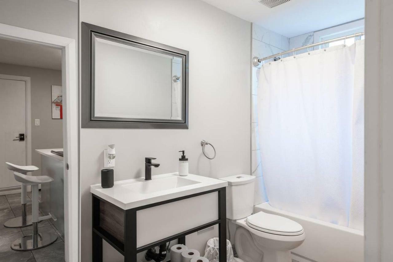Entire 2 Bedroom Apartment Uptown Waterloo - E1 Buitenkant foto