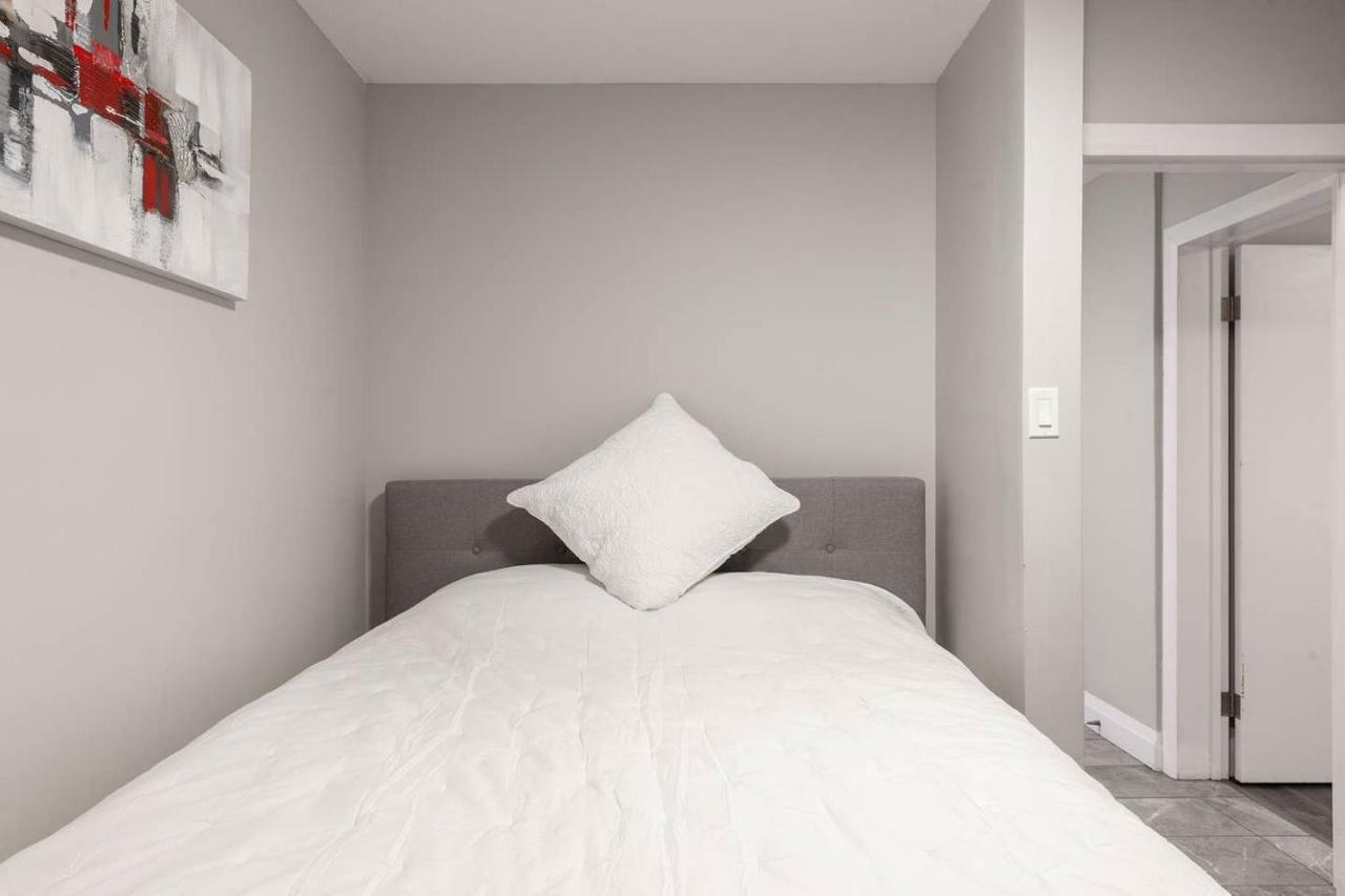 Entire 2 Bedroom Apartment Uptown Waterloo - E1 Buitenkant foto