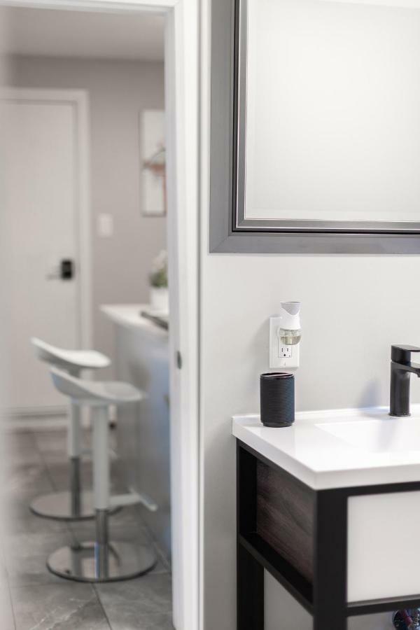 Entire 2 Bedroom Apartment Uptown Waterloo - E1 Buitenkant foto