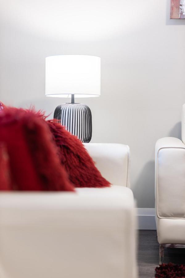 Entire 2 Bedroom Apartment Uptown Waterloo - E1 Buitenkant foto